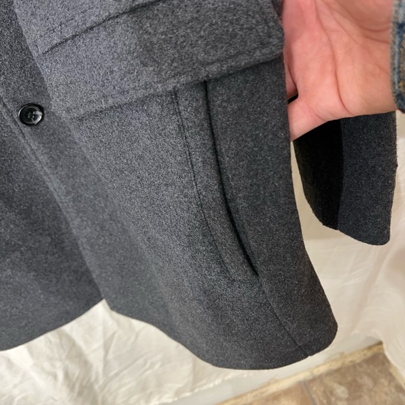 MICHEAL KORS MENS OVER COAT SIZE LARGE SLIM FIT. ARMPIT TO ARMPIT 22” - Picture 9 of 12